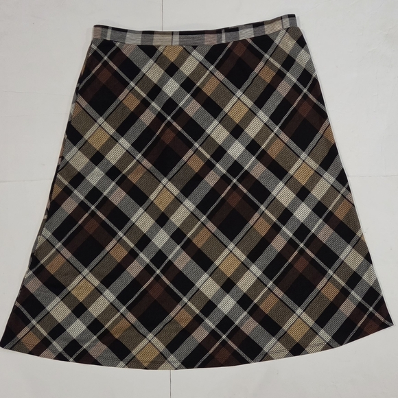 Classic Plaid A-Line Skirt - Black & Brown - Picture 4 of 4